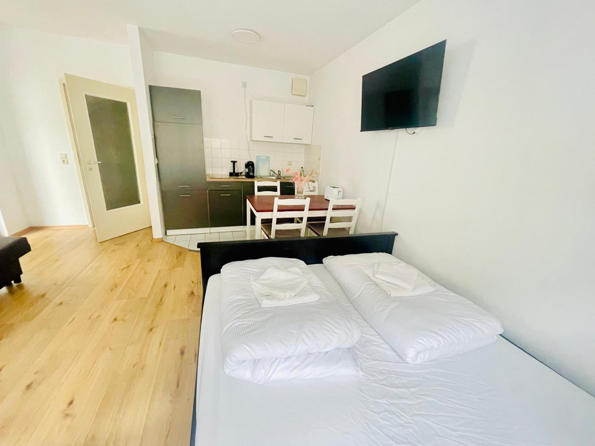 Studio Apartment In Stoetteritz With Balcony - Great Public Transport Links To The City Leipzig Exterior foto